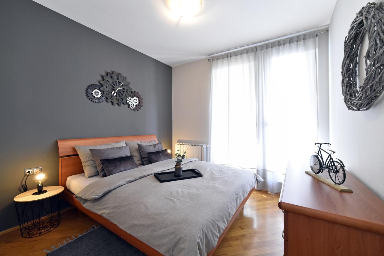 Old Clock Apartment Zagreb Buitenkant foto