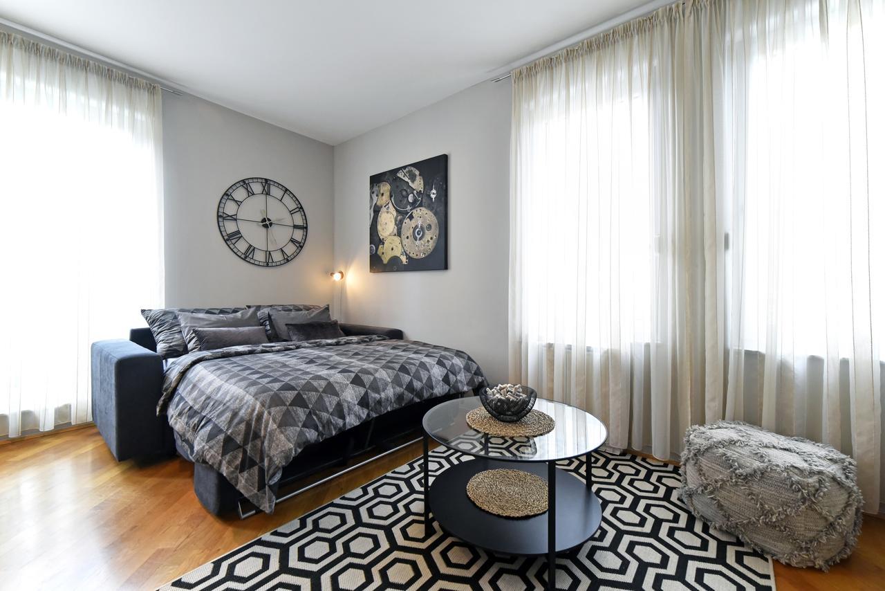 Old Clock Apartment Zagreb Buitenkant foto