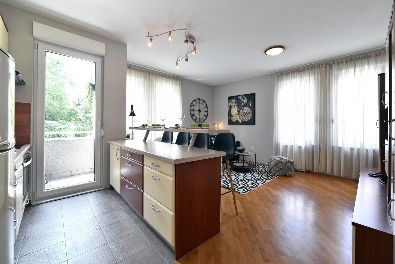 Old Clock Apartment Zagreb Buitenkant foto