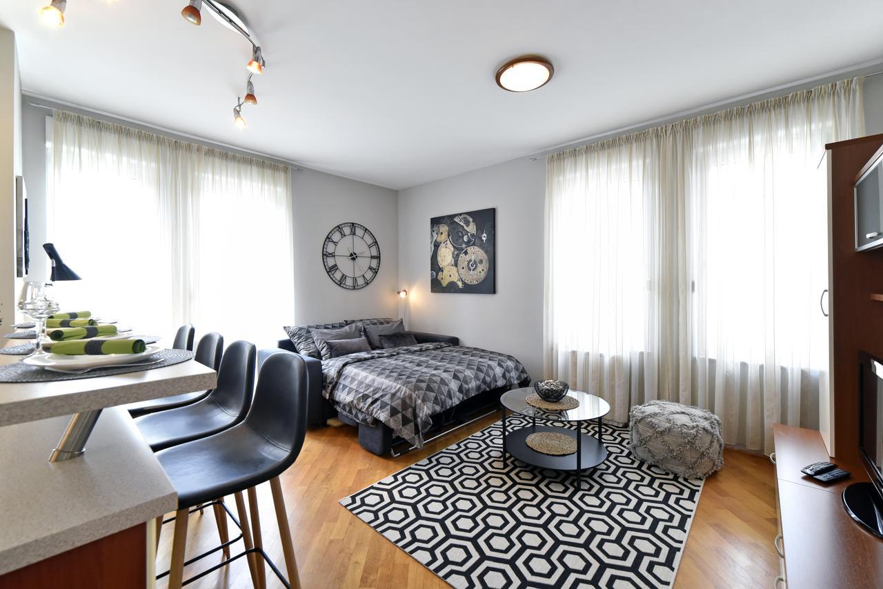 Old Clock Apartment Zagreb Buitenkant foto